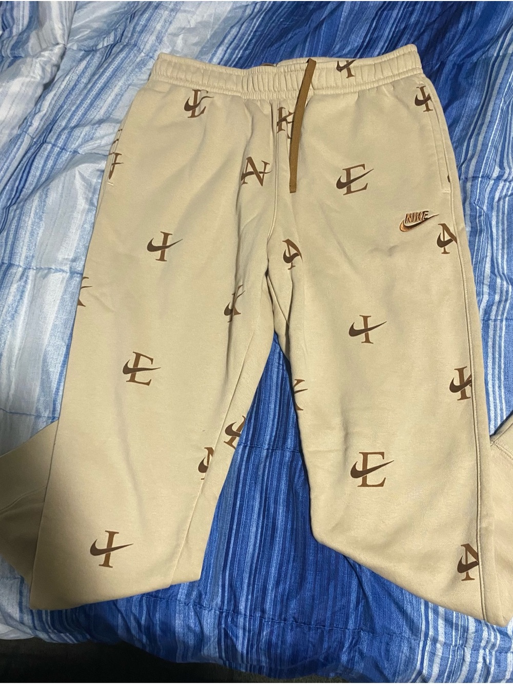 Nike Men’s Tan Logo-Print Sweatpants